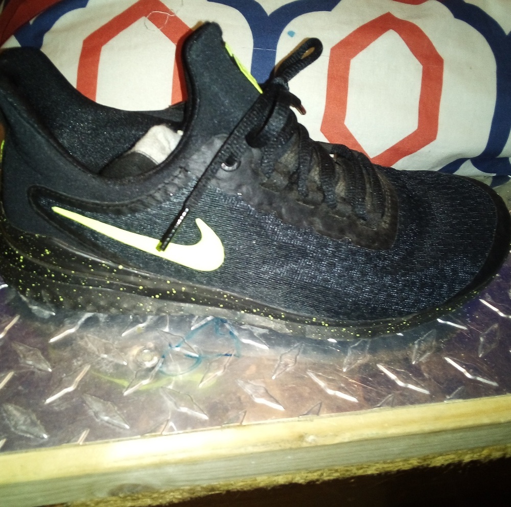 Nikes - Picture 2 of 4